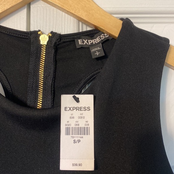 Express Cutout Crop Top - Picture 2 of 3